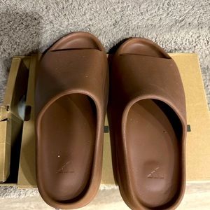 Sold::Yeezy slides flax brown 2022 .